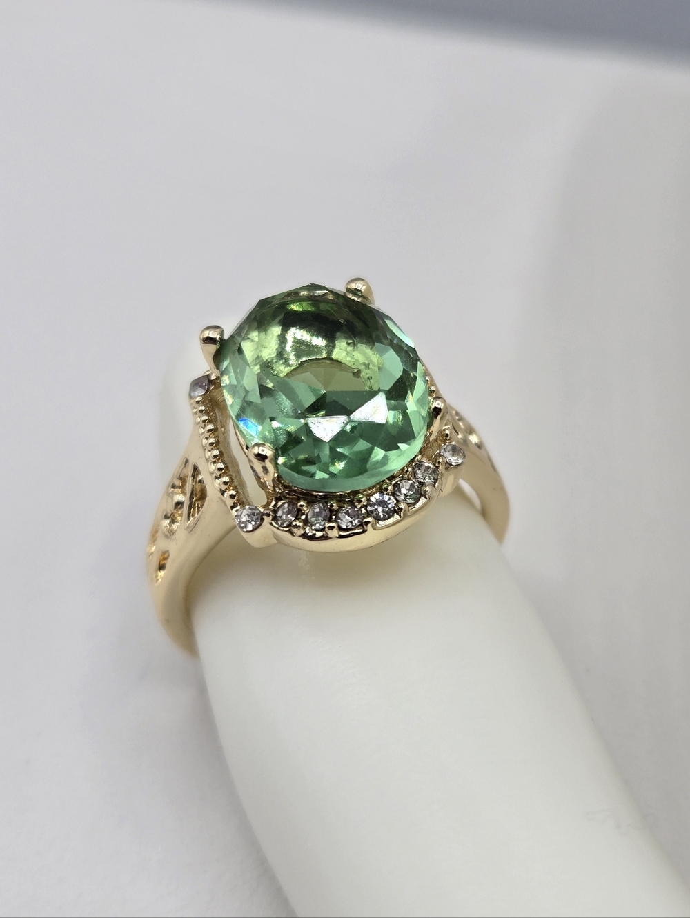 Swarovski Crystal Elements Gold Statement Ring Green Oval Size 6.75 Prom Bridal - Picture 6 of 9